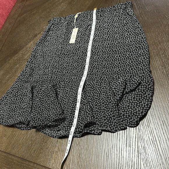 Max Studio Ruffle Mini Skirts, Side‎ Zip, Women’s Medium - Picture 11 of 13